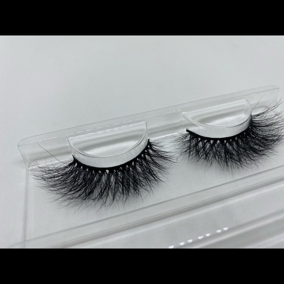 Luxury Mink Lashes - Picture 5 of 9